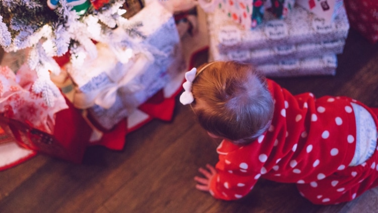 12 Baby Girl Names Inspired by Christmas